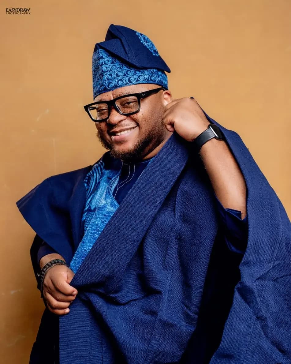 Dr. Rasheed Olayinka Alausa in blue traditional attire